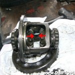 Move each side gear in the direction indicated to remove them from the differential case.