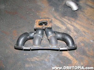 The general mock-up of the new exhaust manifold.  The outside runners will be extended on the final versions so that all runners merge just before the turbo inlet.