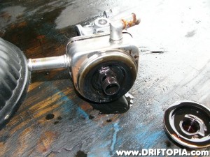Unscrew the top of the cooling portion to clean the inside.