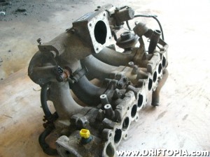 3/4 view pf the Nissan Pulsar intake manifold.