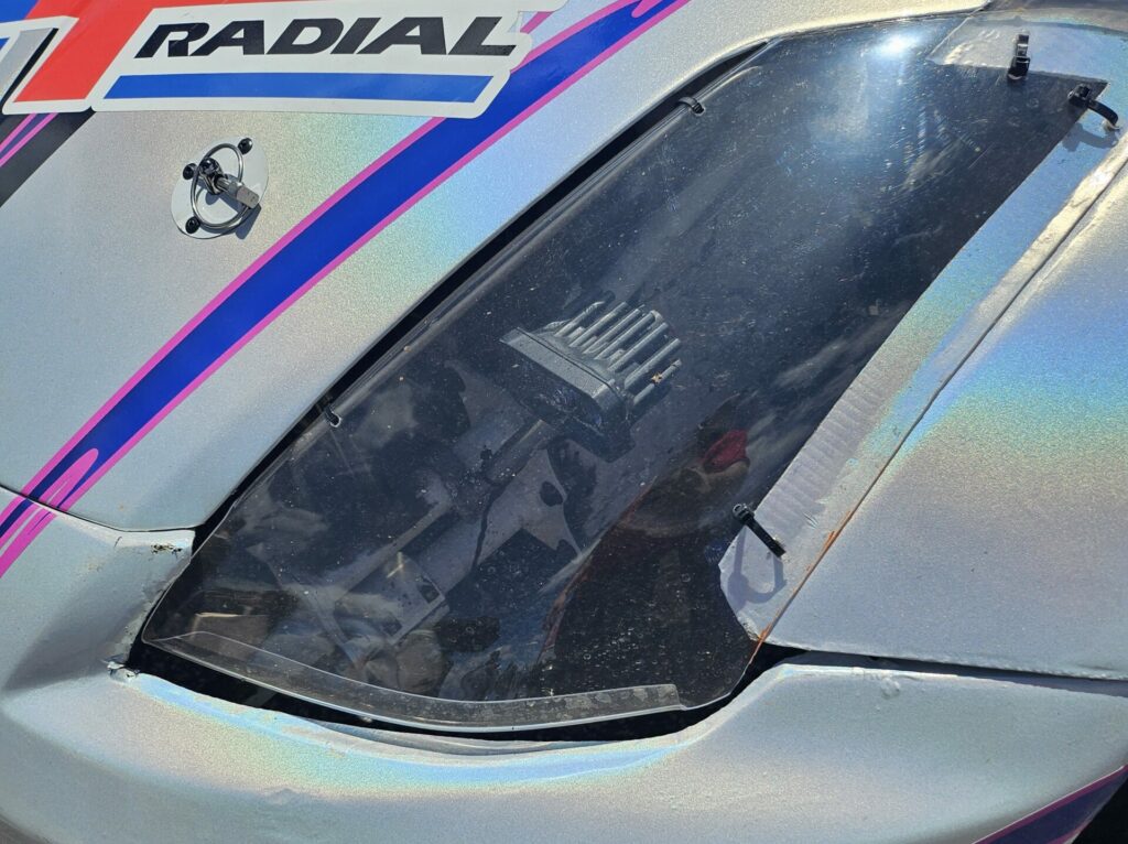 The headlight of the Nissan drift car is as light as possible.