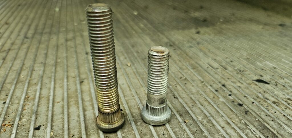 Long wheel studs next to the short wheels studs from the new wheel hub for the NA Mazda Miata MX-5