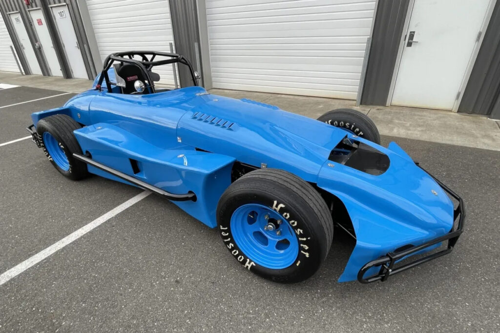 Image of a very well restored gen 1` Thunder Roadster. This will demonstrate the body panel differences between generations.
